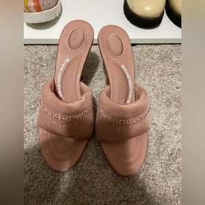 Authentic Alexander Wang
Logo-embroidered
Sienna mules
Size 38